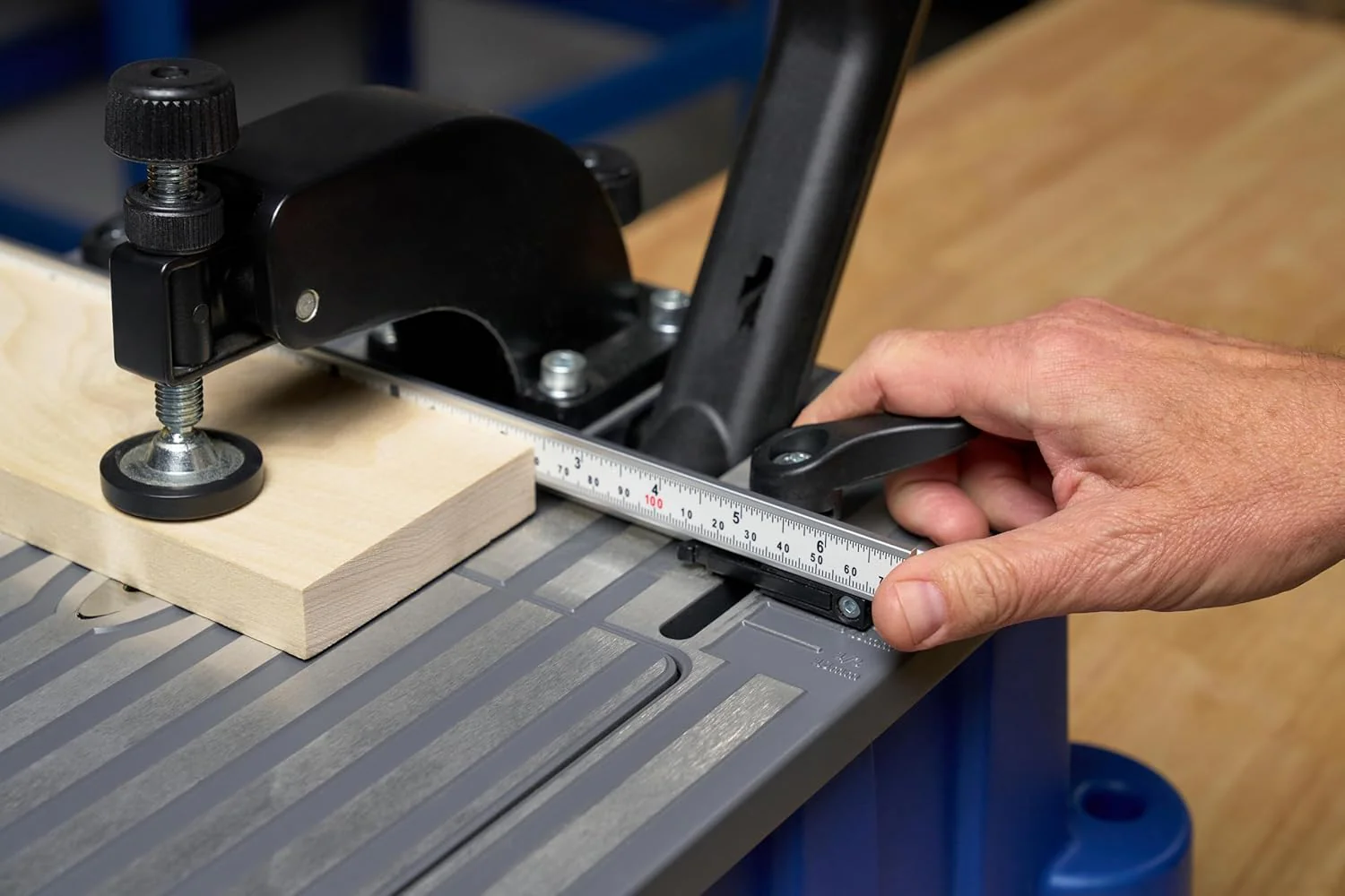 Engineer's pocket drill machine - Automatic fixture system - Woodworking tool - Extremely easy to install and use - Compared to standard pocket drill fixtures, its manufacturing speed is twice as fast, while the required workload is only half. - Levo Sportswear